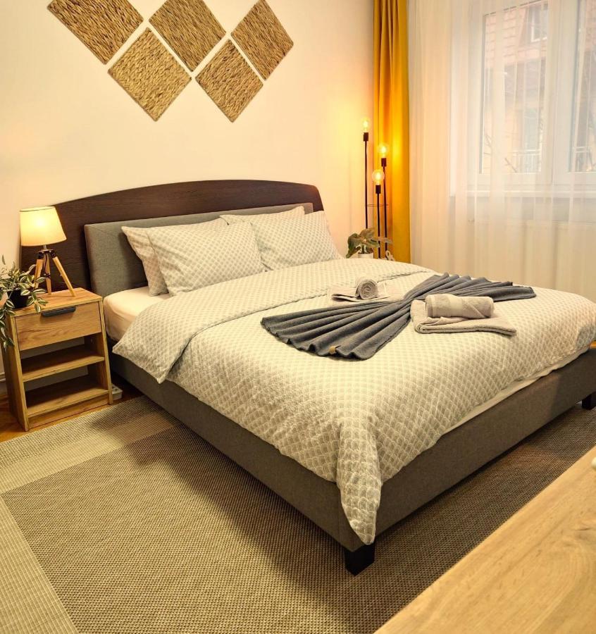 Tusmorez Central Apartment Тиргу-Муреш Екстер'єр фото